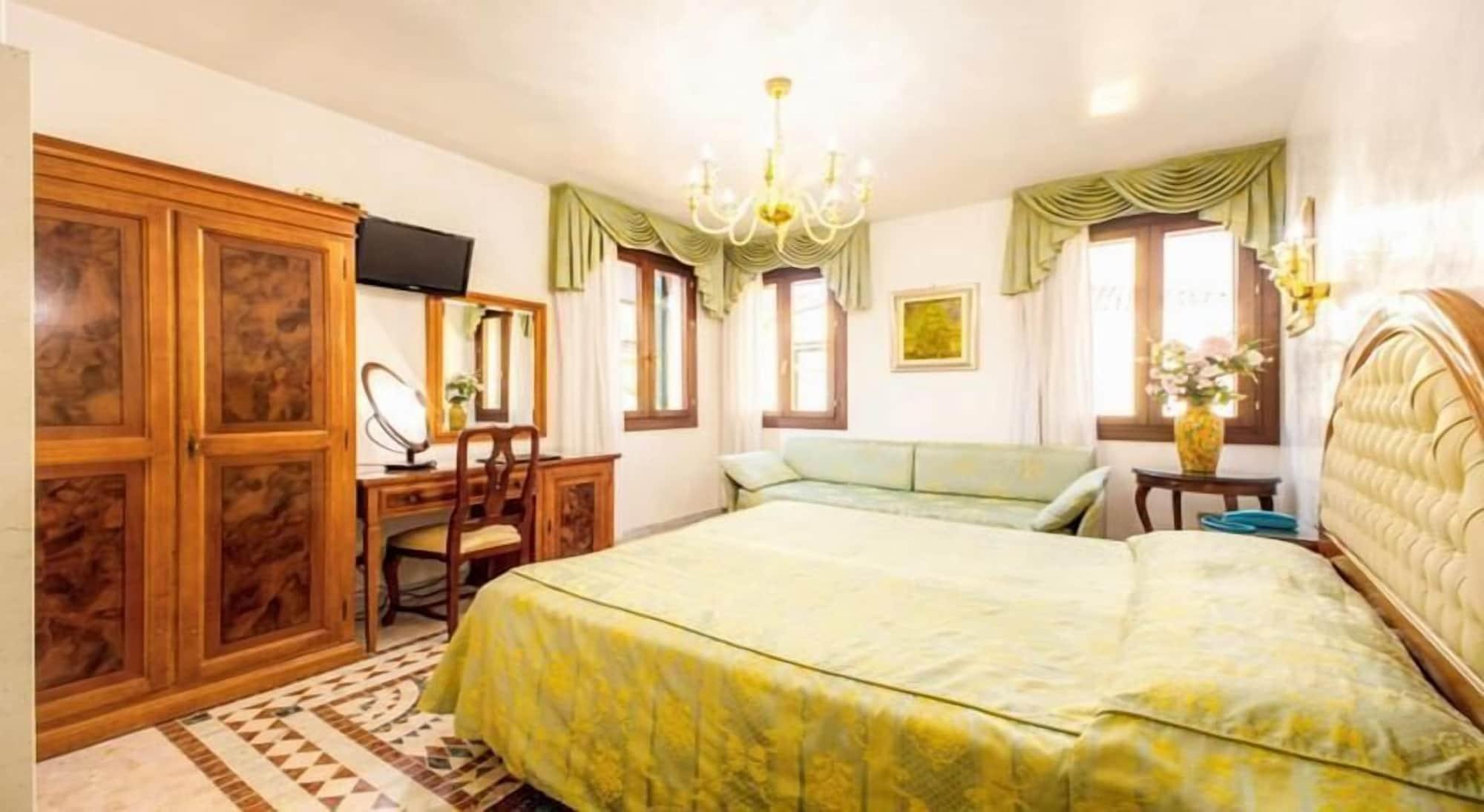 Antica Casa Carettoni Hotel Venice Exterior photo