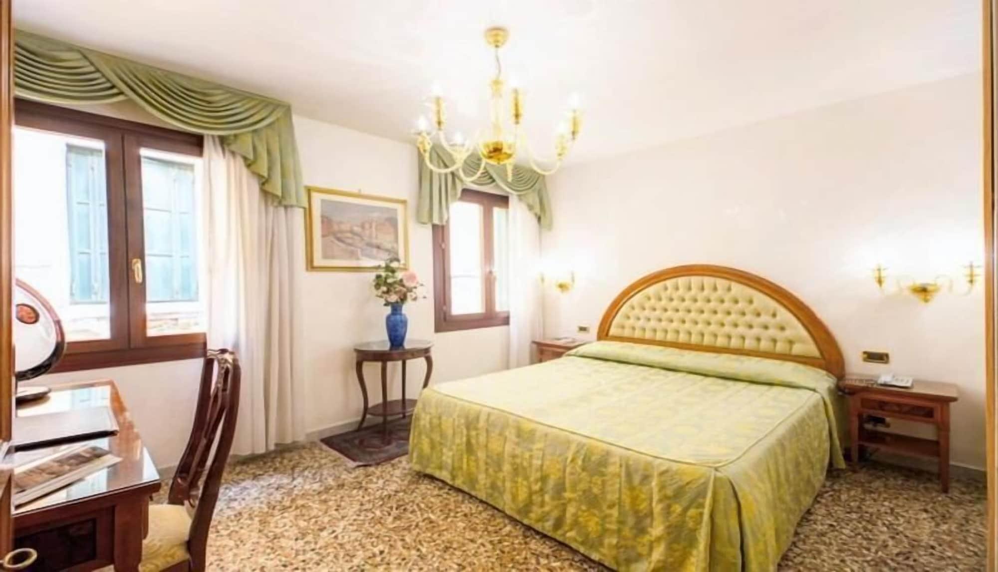 Antica Casa Carettoni Hotel Venice Exterior photo