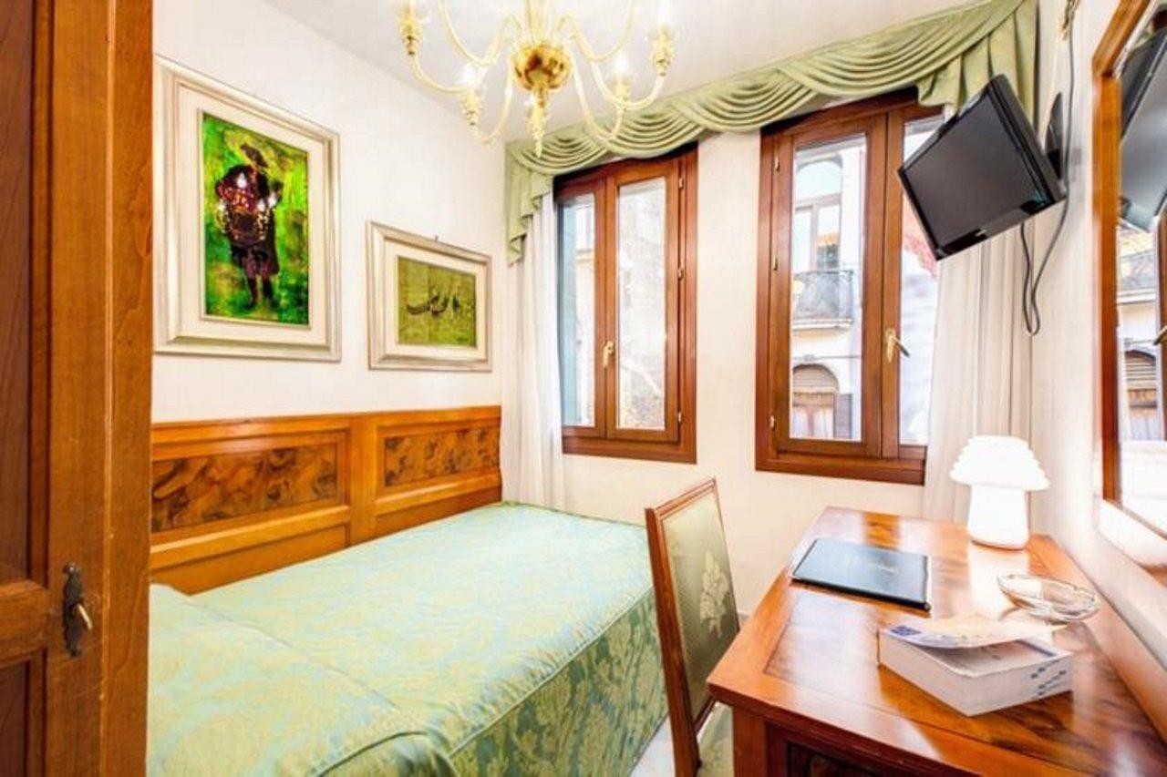 Antica Casa Carettoni Hotel Venice Exterior photo