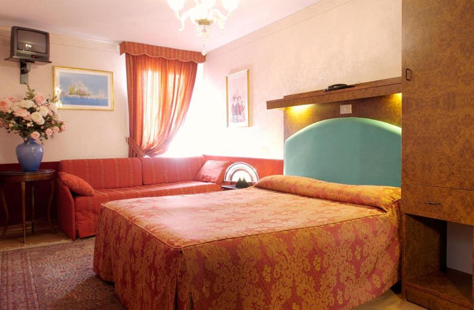 Antica Casa Carettoni Hotel Venice Room photo