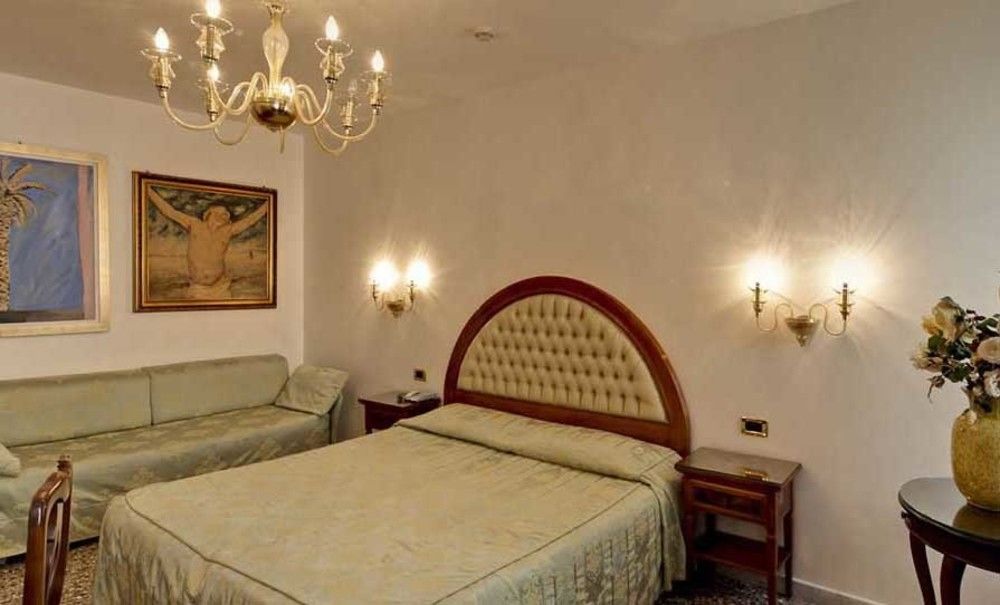 Antica Casa Carettoni Hotel Venice Exterior photo