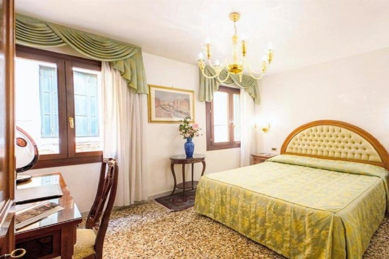 Antica Casa Carettoni Hotel Venice Exterior photo