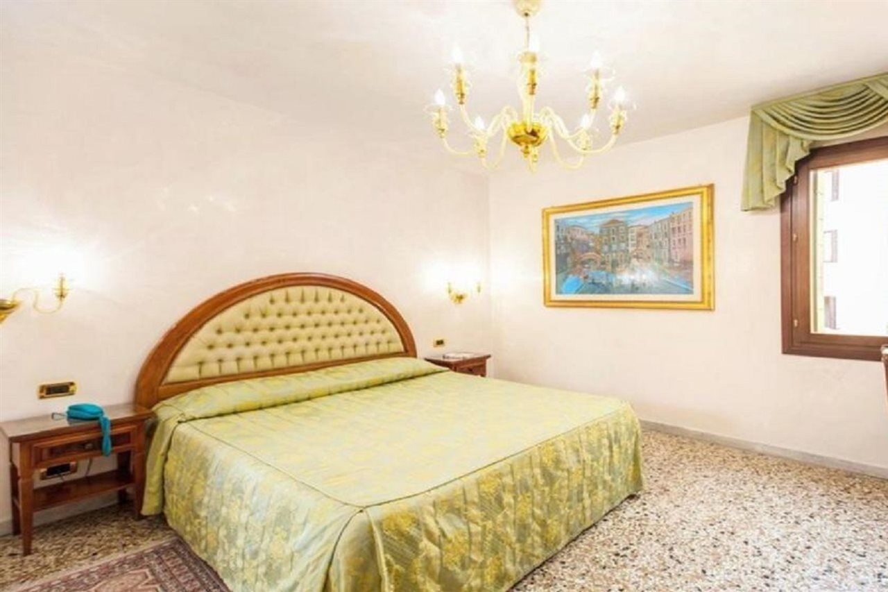 Antica Casa Carettoni Hotel Venice Exterior photo